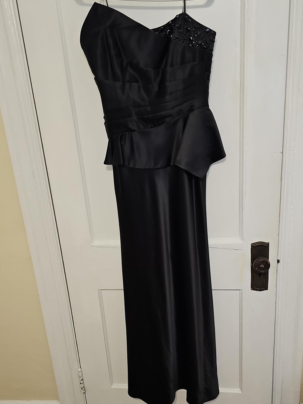 Laundry By Shelli Segal Black One-Shoulder Peplum Evening Gown